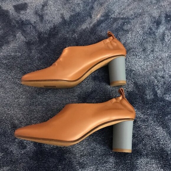 Gray Matters Micol Leather Pumps. - Picture 1 of 8